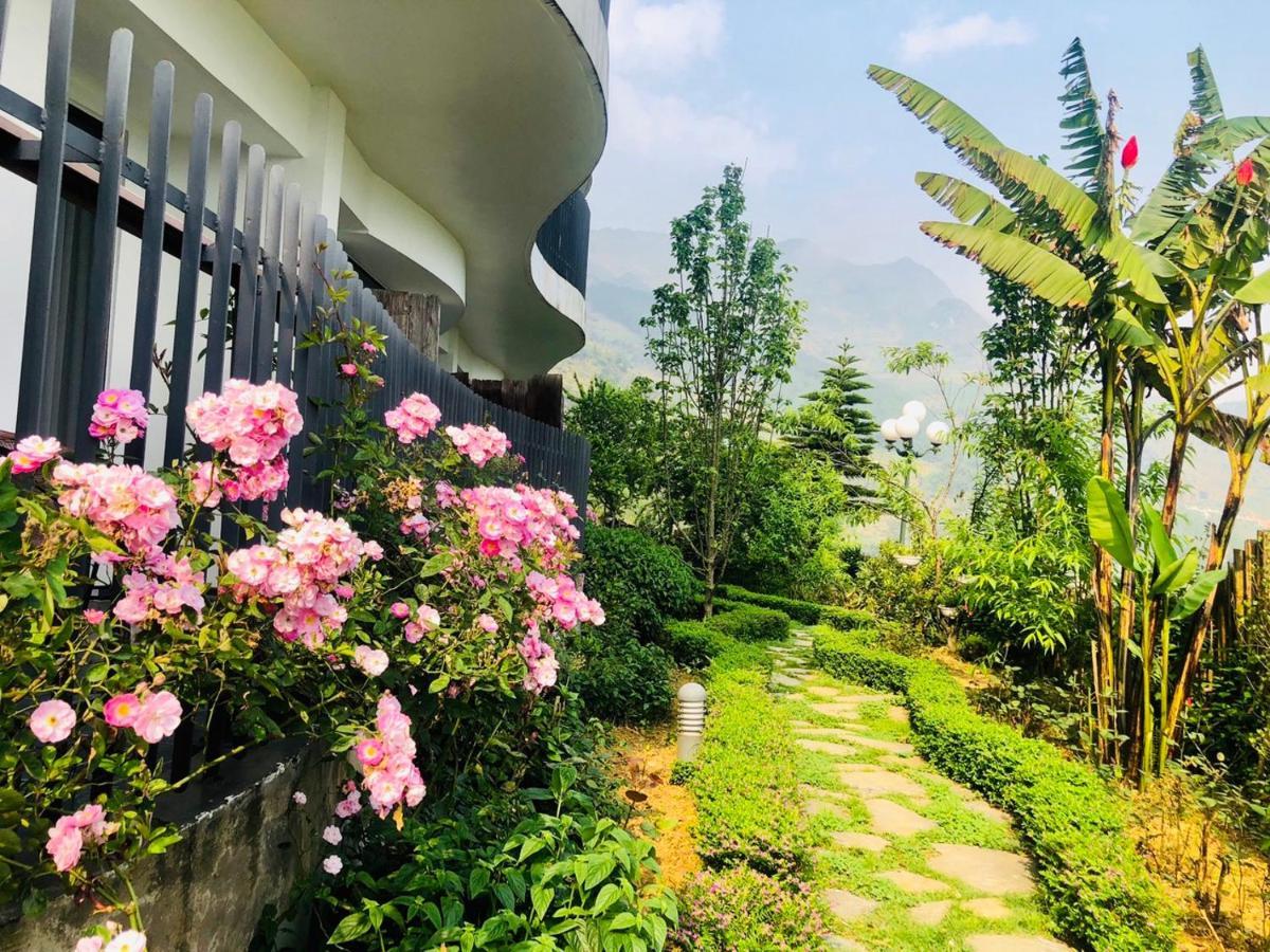 Pao'S Sapa Leisure Hotel Exterior photo A view of the garden at the hotel