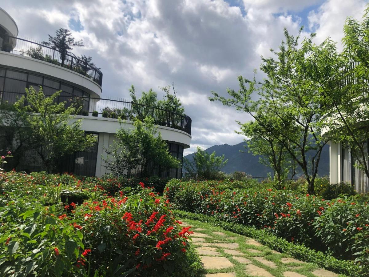 Pao'S Sapa Leisure Hotel Exterior photo The garden of the hotel