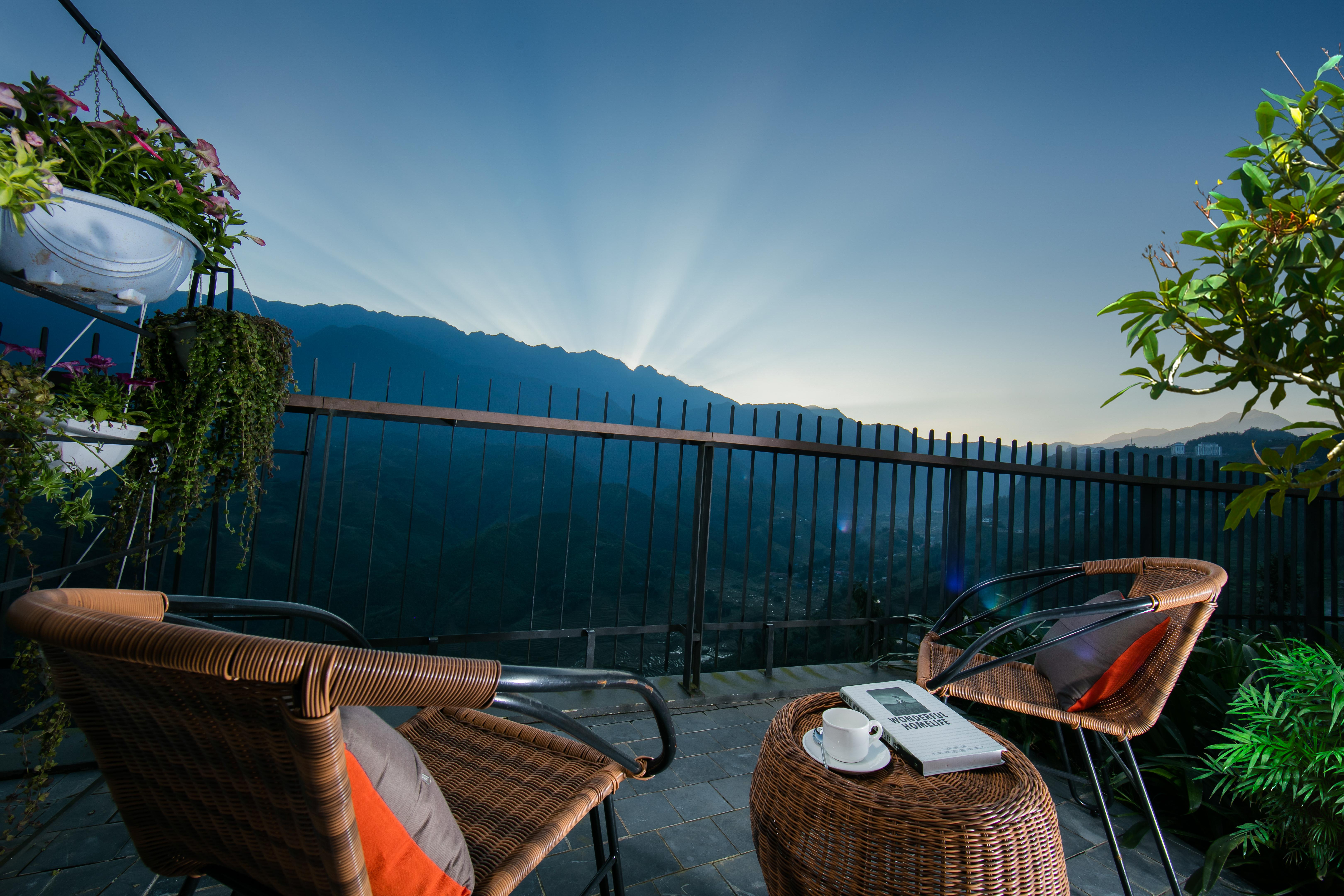 Pao'S Sapa Leisure Hotel Exterior photo View from the balcony of a villa at the resort